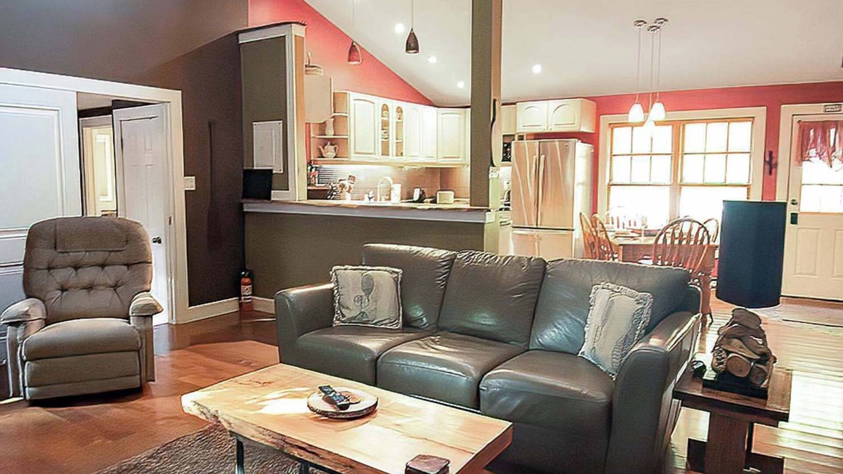 Tobermory House | Charming 2BR Forest Cabin—Little Tub Harbour