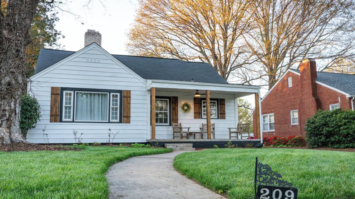 High Point House | Charming 2BR Guest House in Historic High Point – Walk to HPU, Museums & Dining!