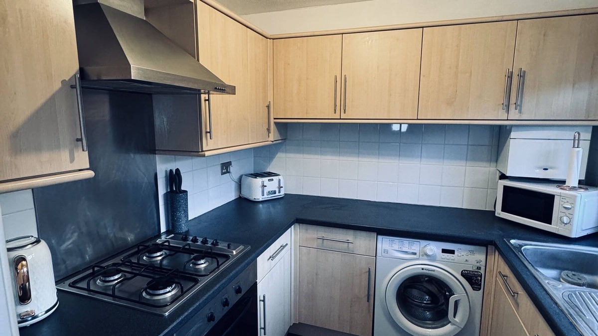 Abbey Condo | Charming 2BR Home Minutes from central London