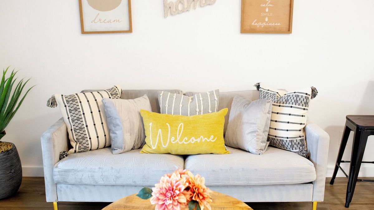 Capital View Apartment | Charming 2BR near Downtown Little Rock
