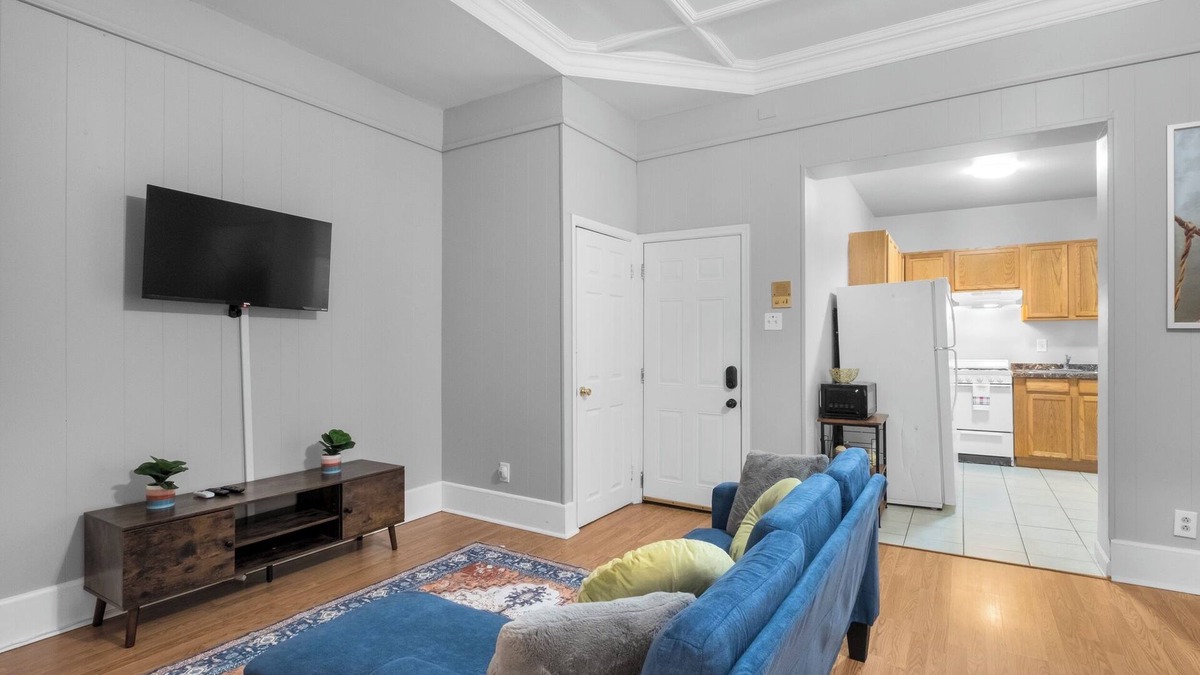 Spruce Hill Apartment | Charming 2BR Near Drexel