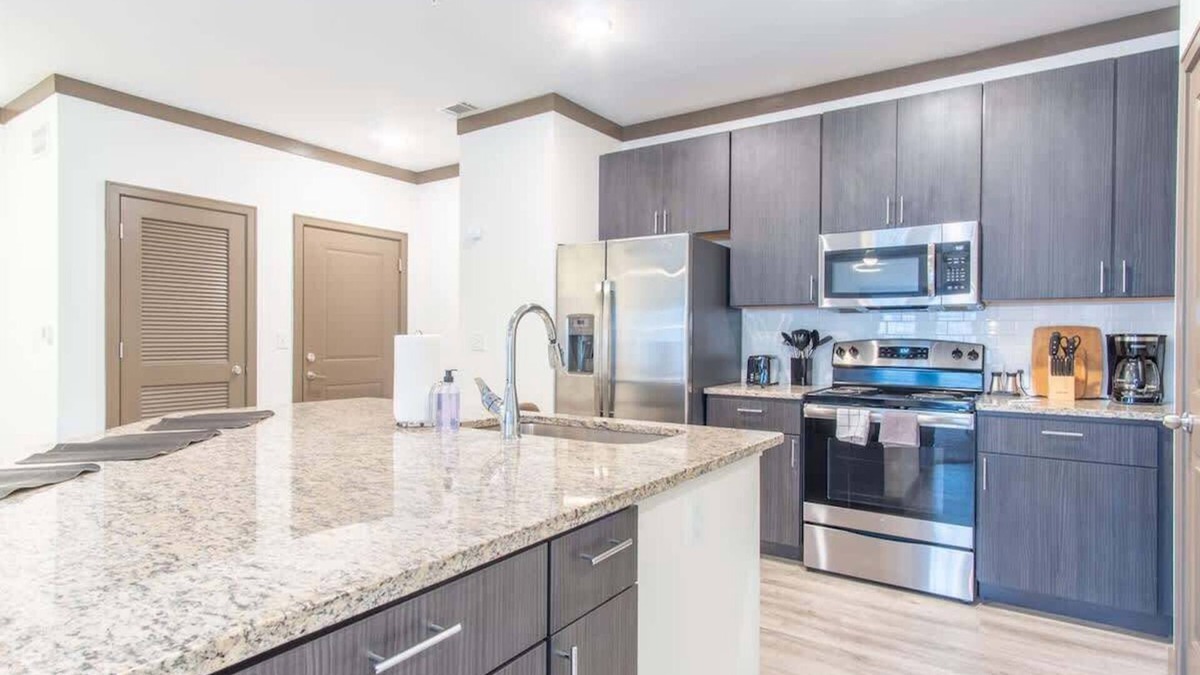 Middletown Apartment | Charming 2BR Retreat | Pool, Parking, Gym