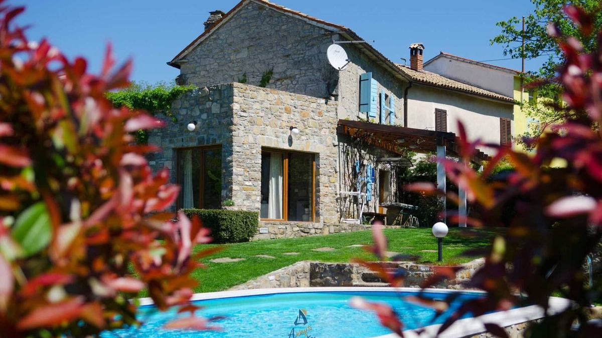 Buzet Villa | Charming 2BR Villa with pool for 4+1, for small groups, pet-friendly