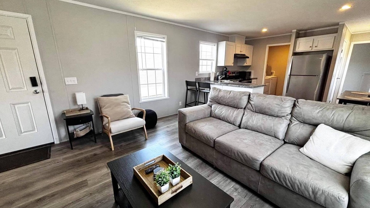 Warren House | Charming 2BR Warren House
