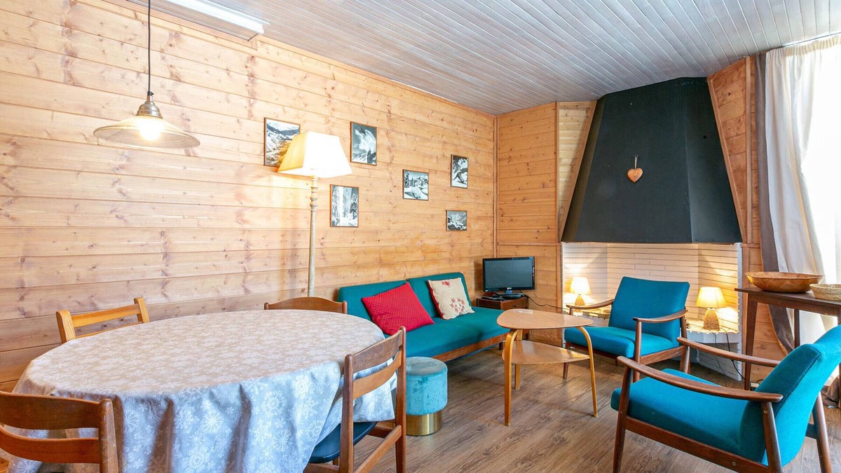 Val-d'Isere Apartment | Charming 2BR with balcony, Wifi, pets allowed in central Val-d'Isère