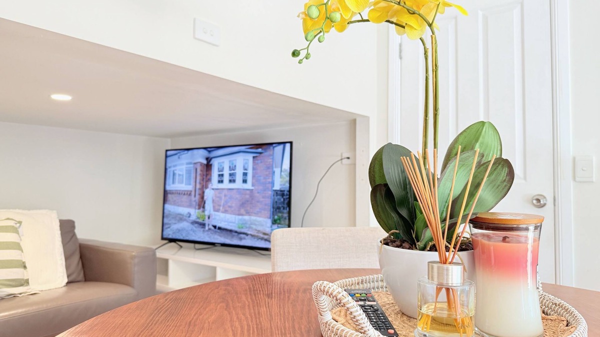 Paddington House | Charming 2BR with Yard&Parking