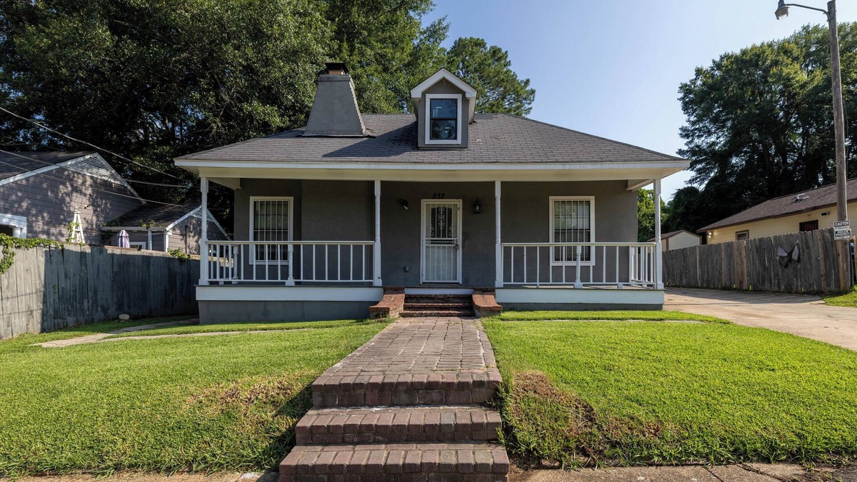 Fondren Apartment | Charming 3 BDRM Unit with ~ Free Parking ~ Wifi