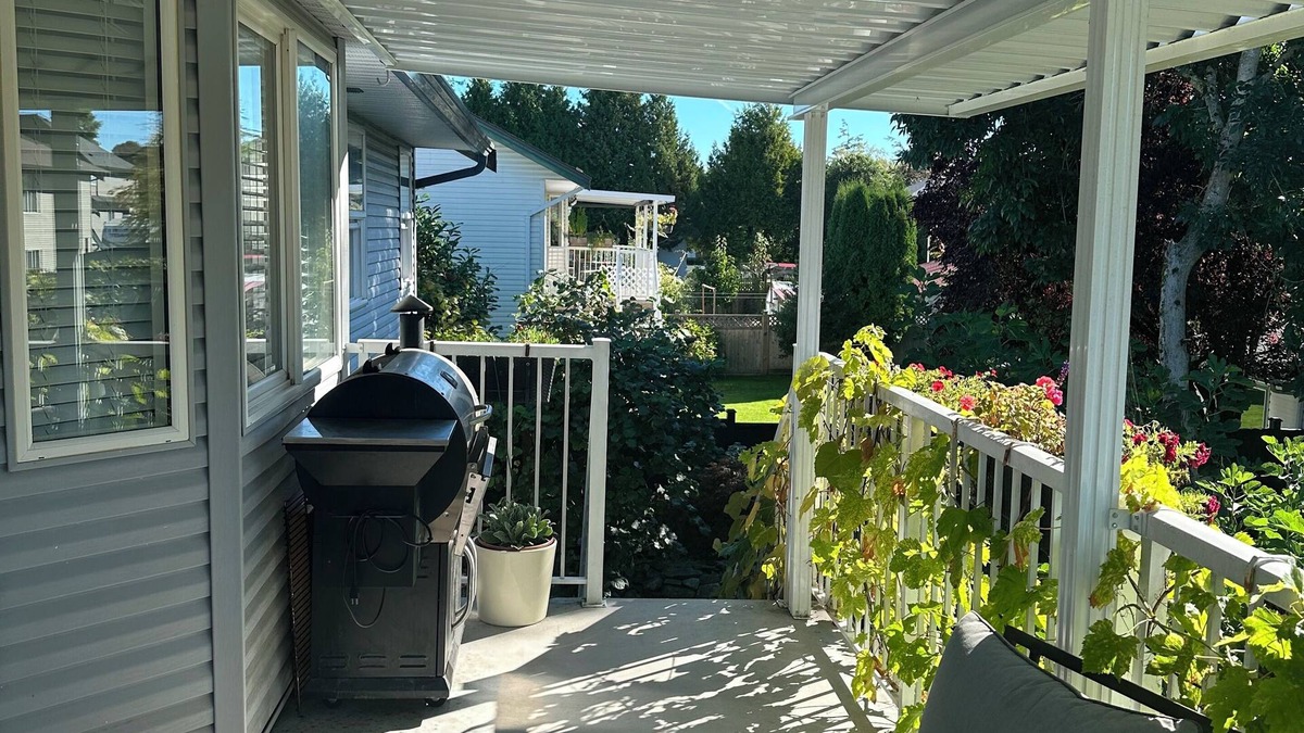 Aldergrove House | Charming 3 bedroom family home with 2 patios. 10mim to YXX, EV charging, laundry