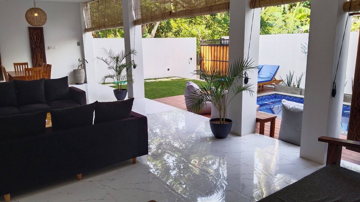 Senggigi House | Charming 3-bedroom villa with AC and WiFi in serene Nusa Tenggara Bar