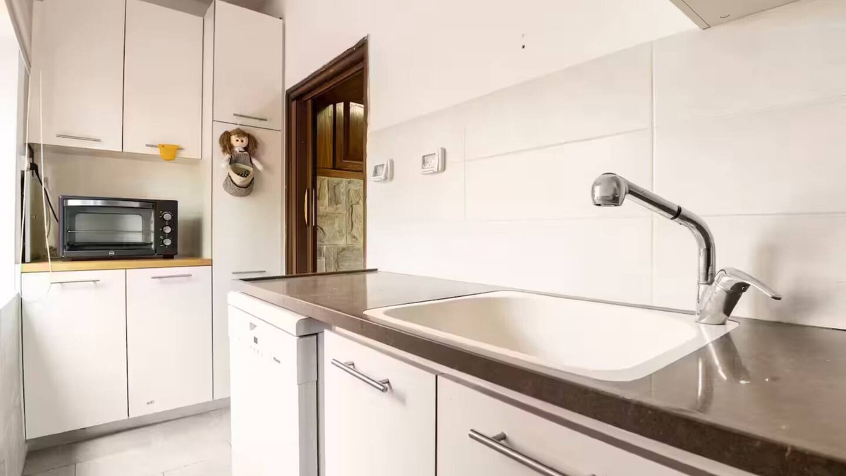 Daliyat al-Karmel House | Charming 3-Bedroom Home in Heart of Daliyat al-Karmel. Park & Walk Everywhere