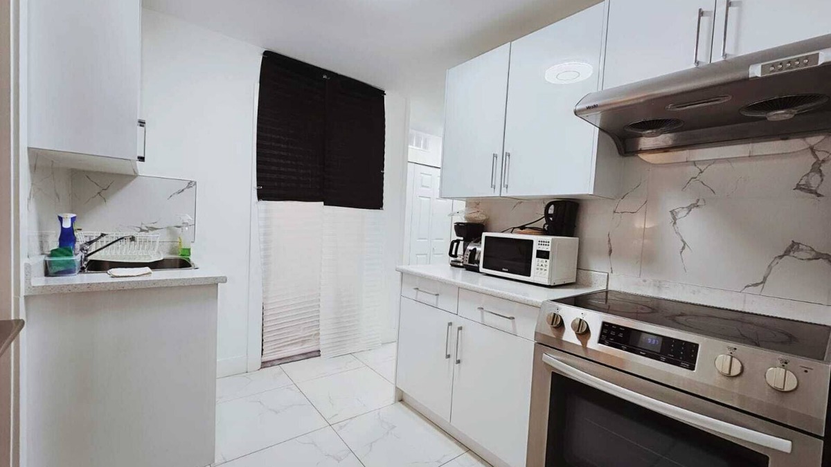 Fleetwood House | Charming 3-Bed, 1-Bath Home - Surrey Fleetwood(10 min - Guilford Mall)