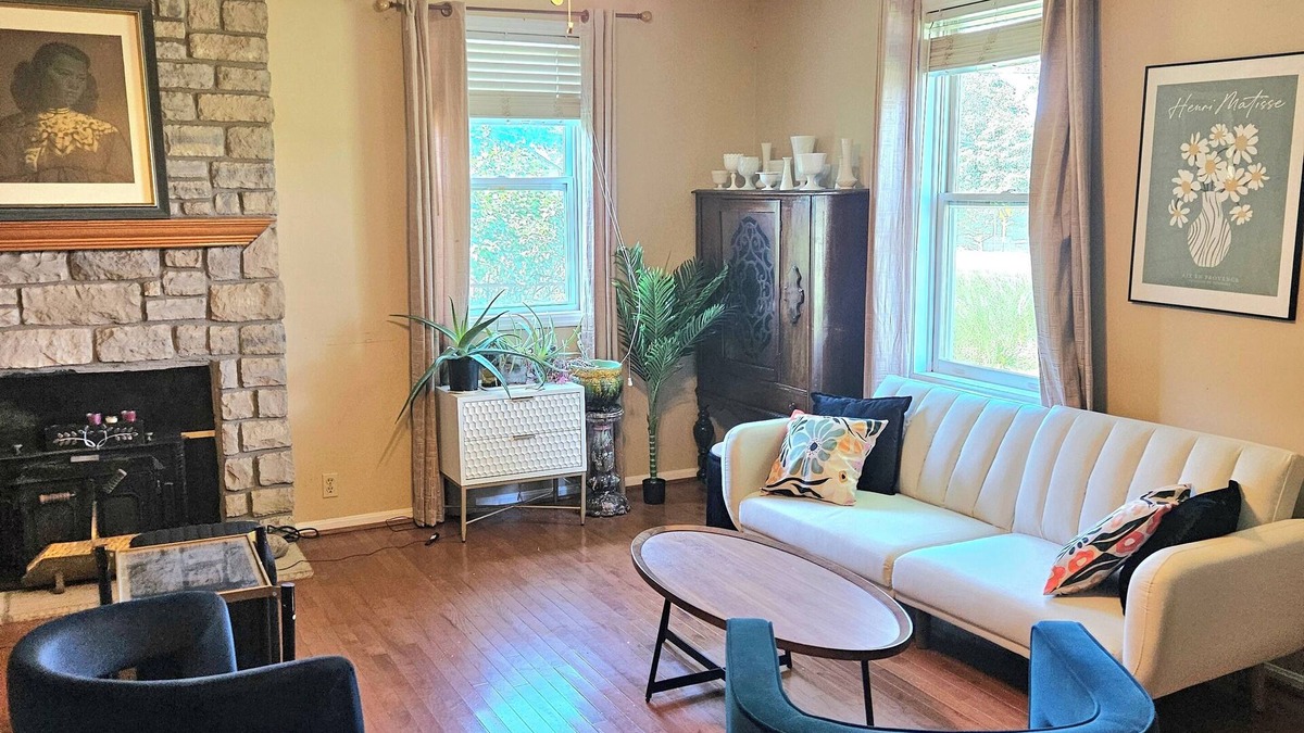Groesbeck House | Charming 3-bed/2-bath home w parking central to Downtown and Spooky Nook Sports