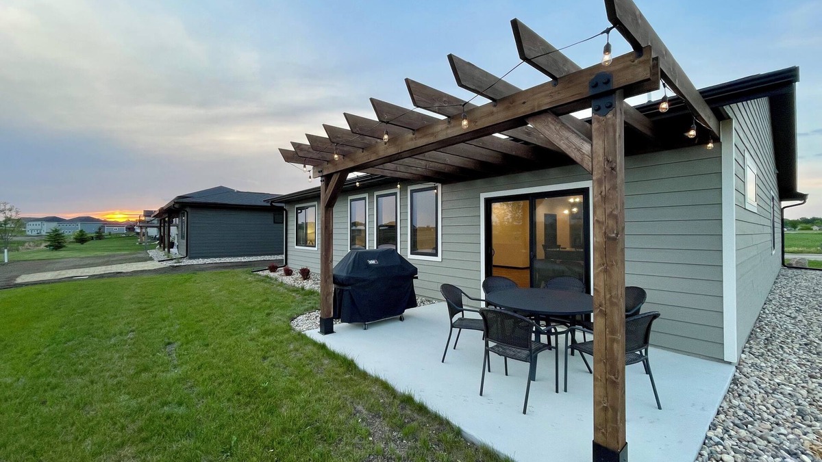 Brookings House | Charming 3-bed 2-bath with two stall garage