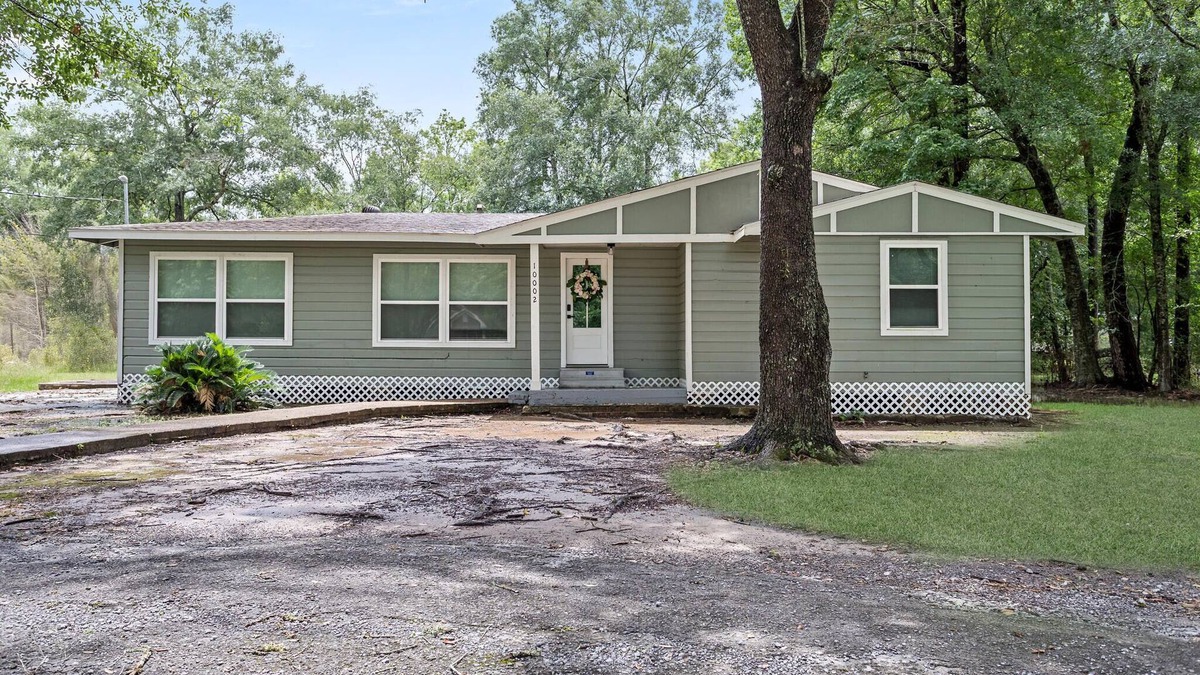 Lumberton House | Charming 3-bed/2-Bath house with WiFi in Lumberton