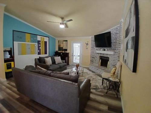 Converse House | Charming 3 Bed 2 Bath home in NE San Antonio