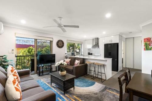 Nundah Apartment | Charming 3-bed Apartment near Local Shops
