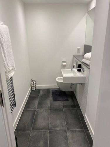 Abbey Wood Apartment | Charming 3-Bed Apartment in London