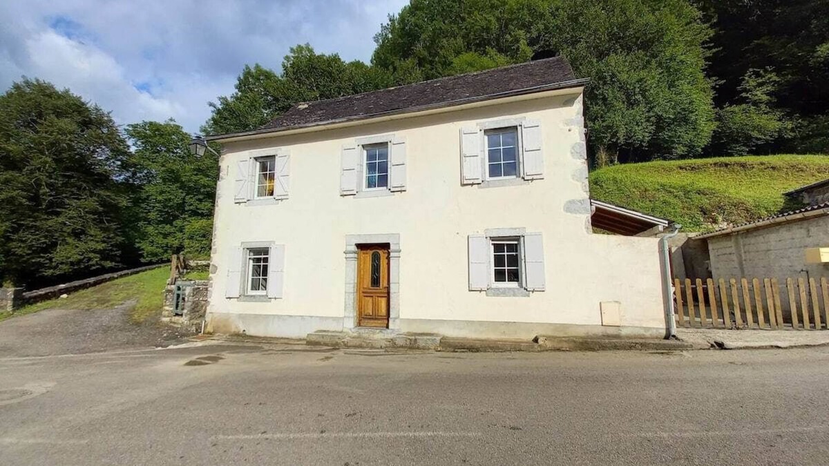 Escot Cottage | Charming 3 Bed Béarnaise house - Minutes from hiking spots !