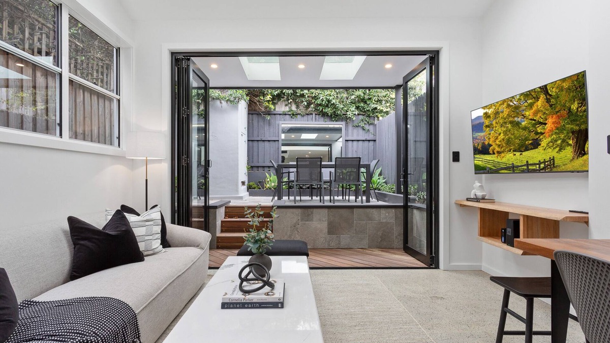 Balmain House | Charming 3-bed Cottage with a Courtyard
