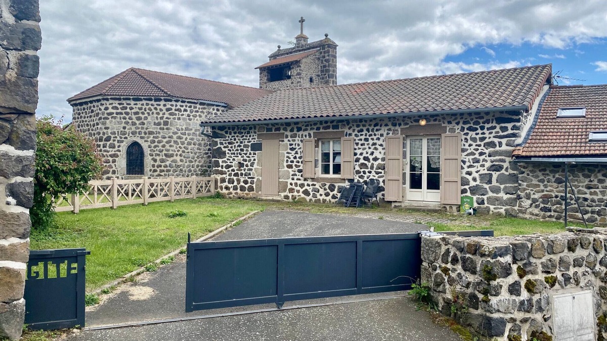 Alleyrac Cottage | Charming 3-Bed Cottage in Quaint Alleyrac Village with Enclosed Yard and Modern Amenities