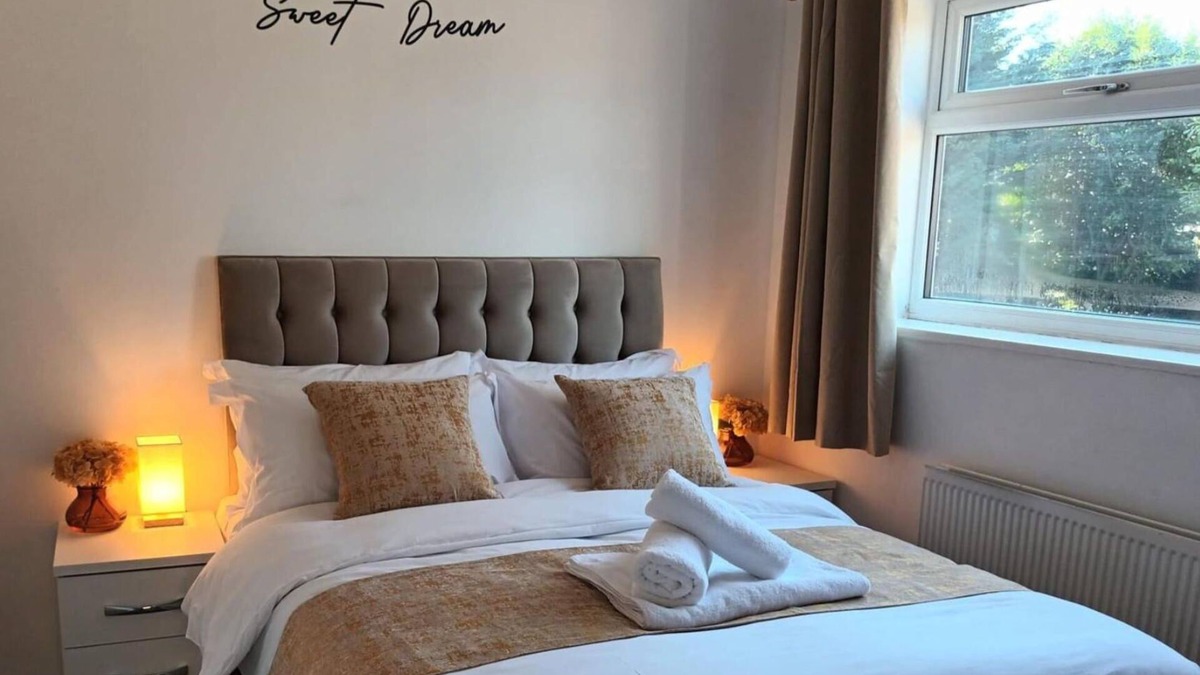 Stonnall House | Charming 3-Bed House in Birmingham near nec & hs2