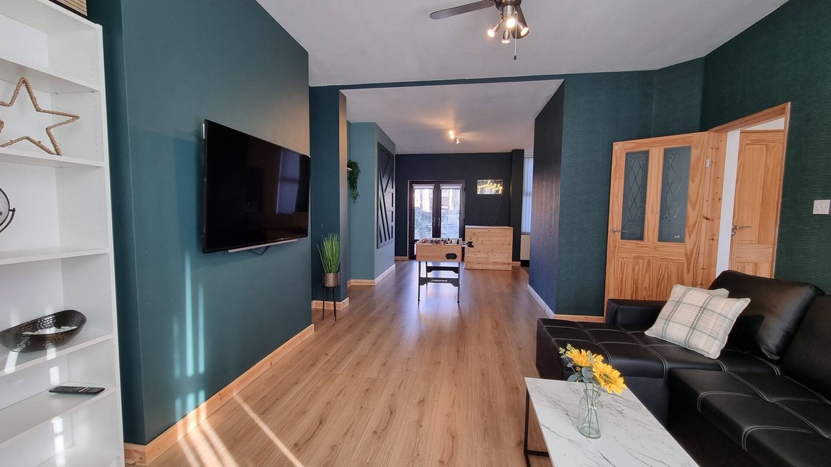 Anfield House | Charming 3-bed house near LFC stadium, only 10 mins drive to city centre!