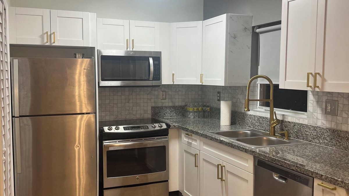North Lauderdale House | Charming 3-bedroom townhome with AC, WiFi in Pleasant North Lauderdale