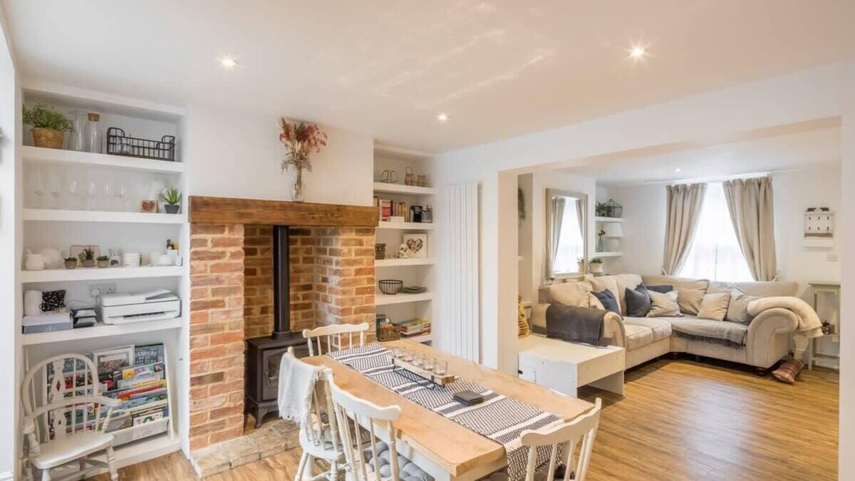 Little Shelford House | Charming 3 Bedroom Cottage With Lovely Garden