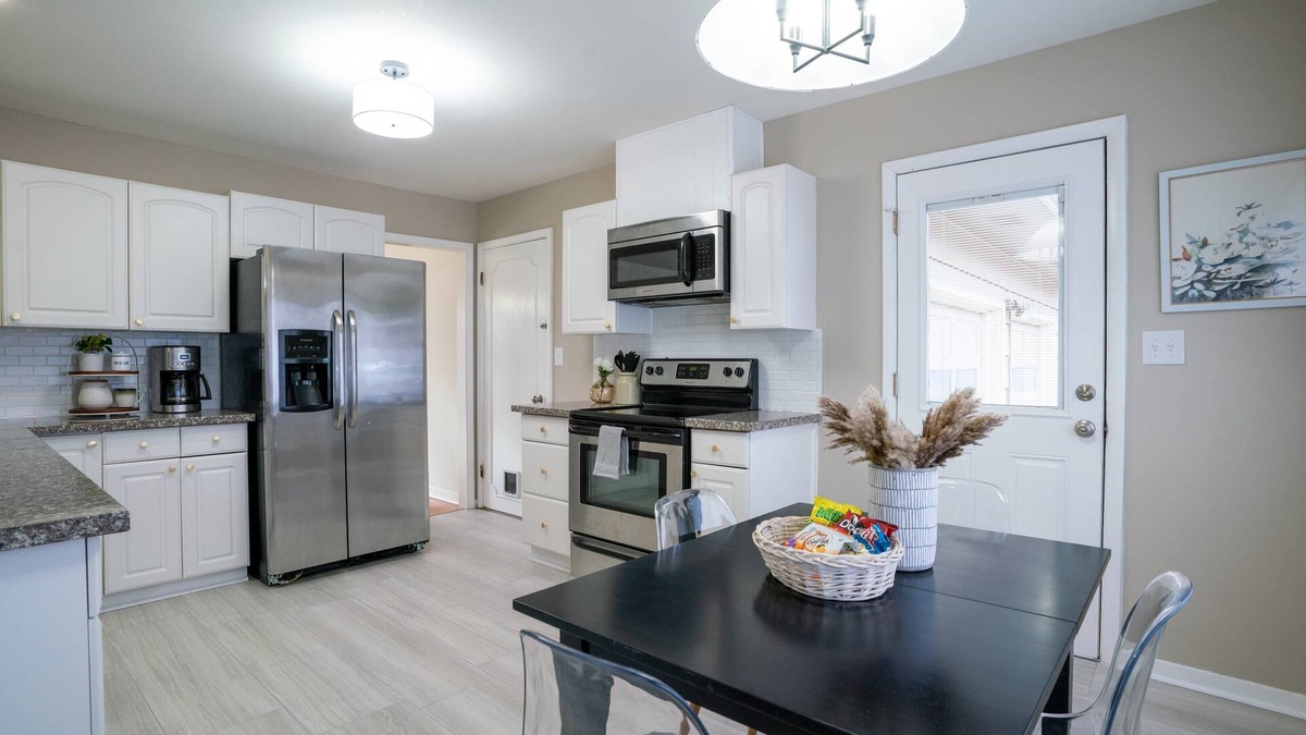 Prairie Village House | Charming 3-bedroom house, convenient location Overland Park