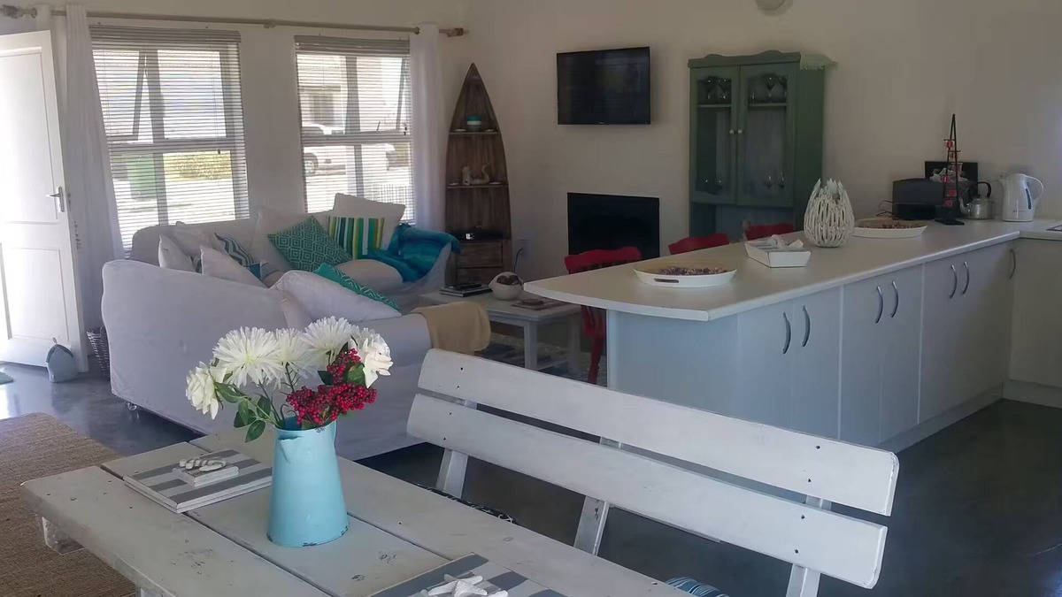 St. Helena Bay House | Charming 3-bedroom house in marvelous Golden Mile with WiFi