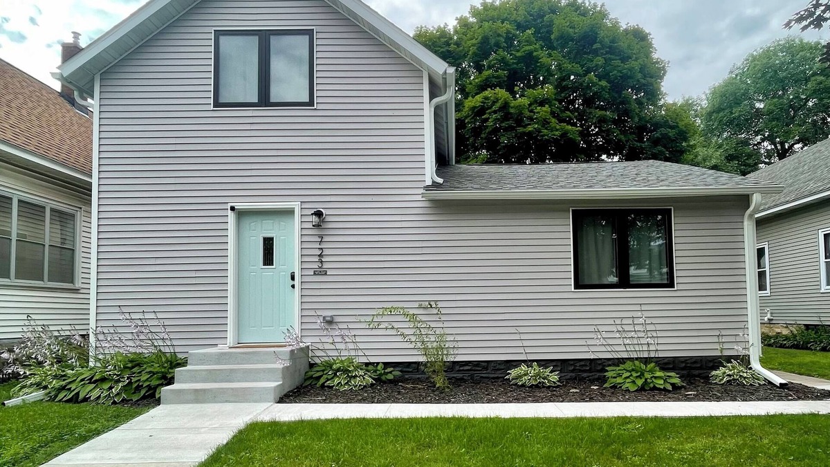 Winona House | Charming 3-bedroom, 2 bathroom house with outdoor space in Winona