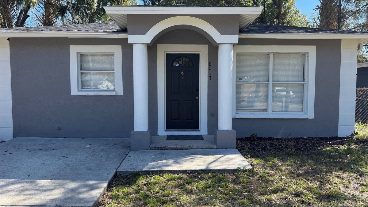 Sulphur Springs House | Charming 3-bedroom 2-Bathroom house with high speed WiFi, AC in wonderful Tampa
