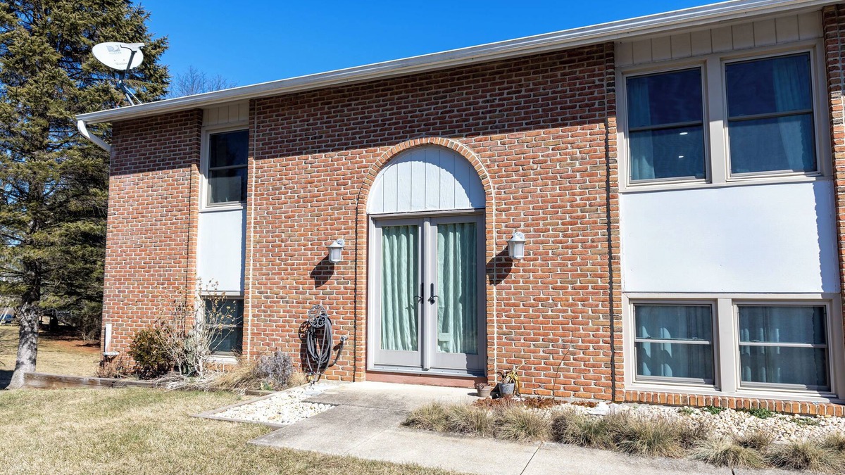 Hagerstown House | Charming 3 Bedroom, 2 Bathroom Home w/Scenic Deck & Spacious Backyard!