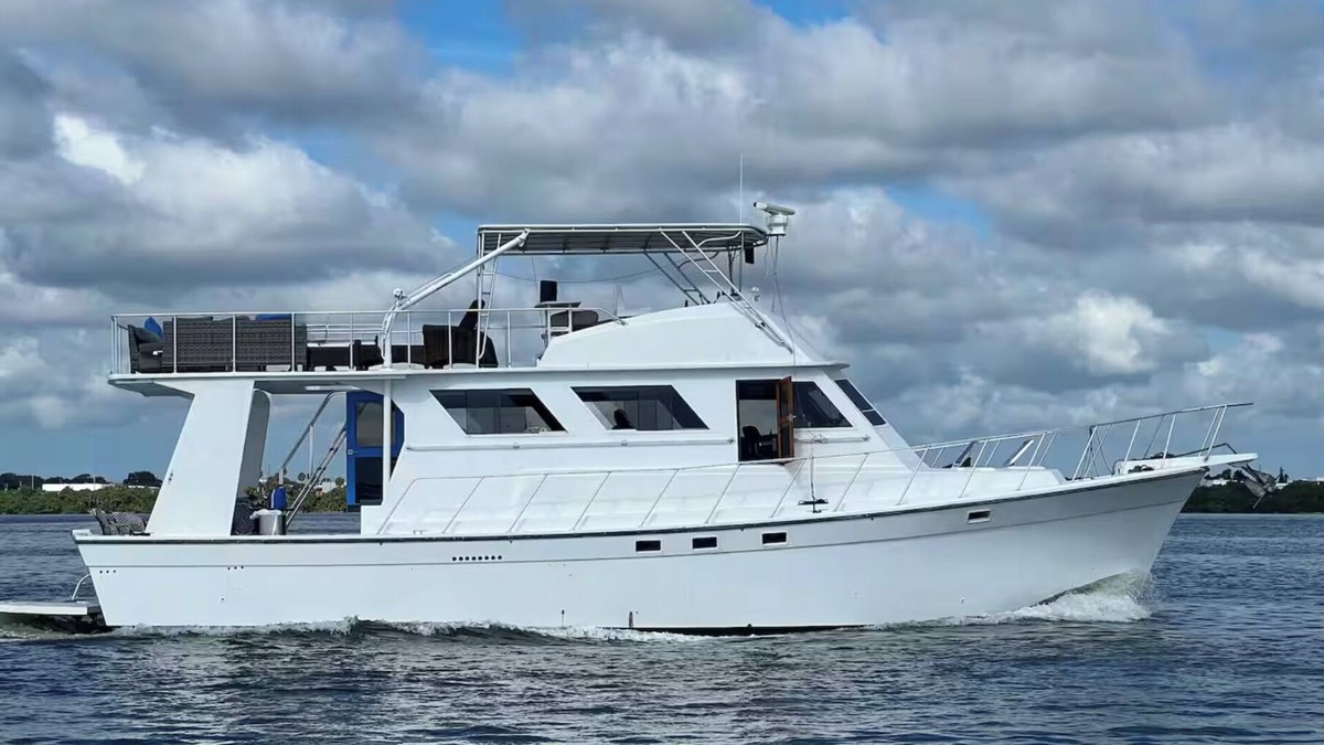 Tropic Boat Rental | Charming 3-bedroom 60' Yacht - Scenic Harbor