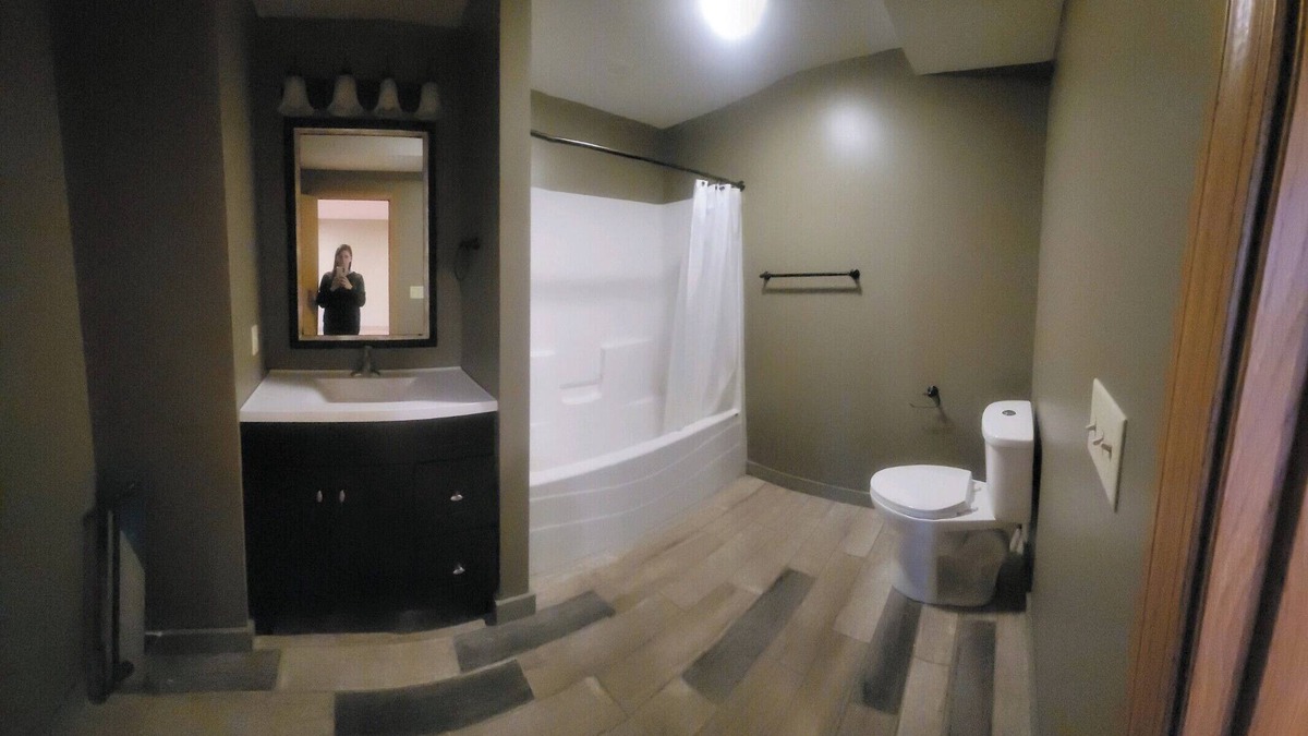 Blue Earth County Apartment | Charming 3-bedroom apartment in lower level of home. Eagle Lake with AC, WiFi