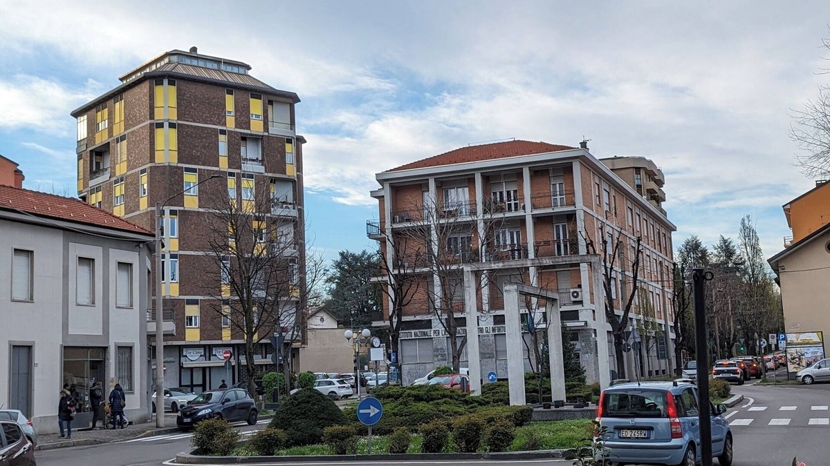 Saronno Apartment | Charming 3-bedroom apartment with AC, WiFi at Saronno