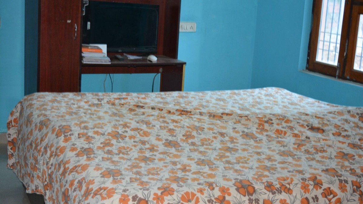 Gwalior House | Charming 3-bedroom bungalow with AC, fitness room in wonderful Gwalior
