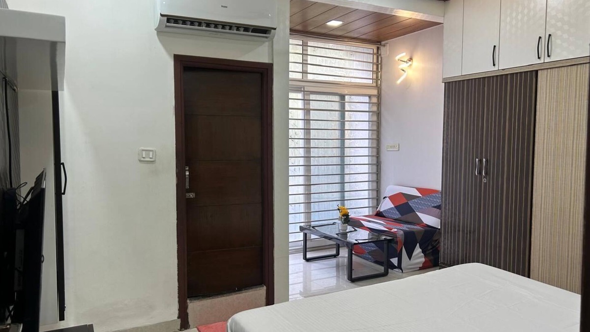 Indore House | Charming 3-bedroom bungalow with AC and WiFi in Indore