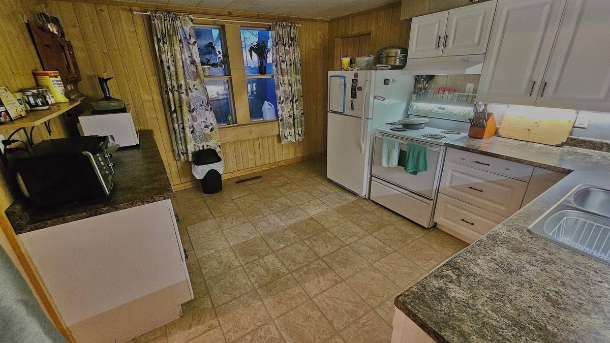 Birch Hills House | Charming 3-bedroom accommodation with WiFi, AC in Birch Hills Saskatchewan.n
