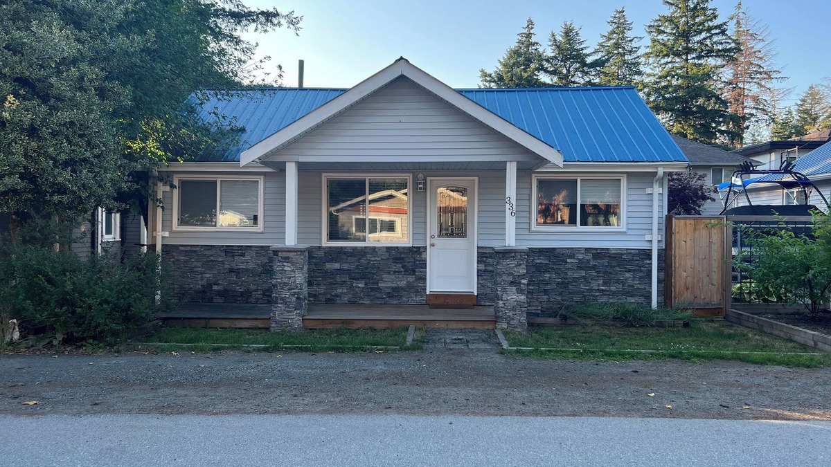 Cultus Lake House | Charming 3-bedroom house with WiFi and AC in Cultus Lake.