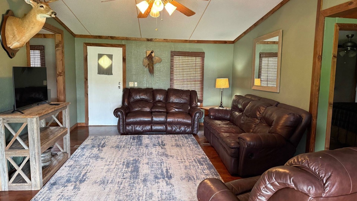 Twin City Cabin | Charming 3-bedroom cabin with WiFi and AC in peaceful Twin City, GA