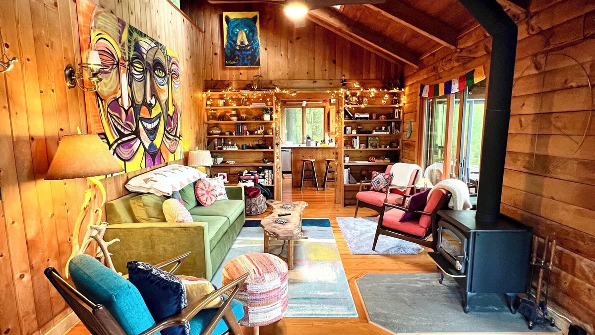Bearsville Cabin | Charming 3 Bedroom Cabin with Mountain Views in Woodstock