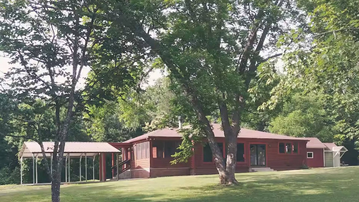 Boomer Cabin | Charming 3-bedroom cabin in beautiful Boomer with AC