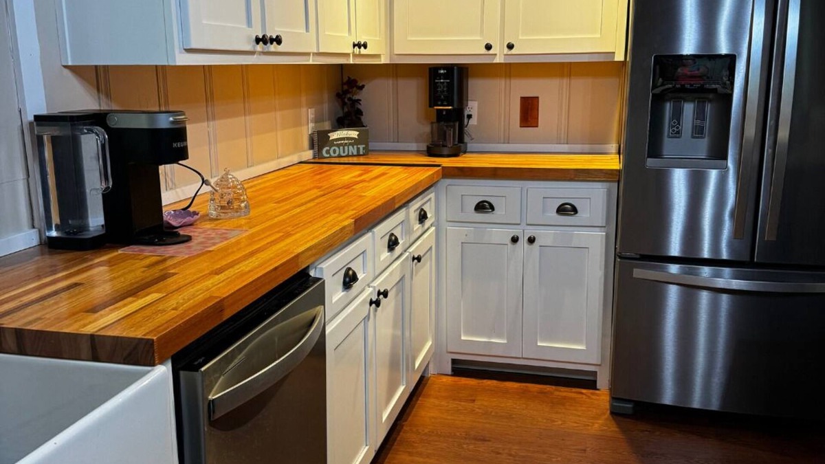 Pryor Cabin | Charming 3-bedroom cabin with lake access. Kayak, Boating, Bonfire.