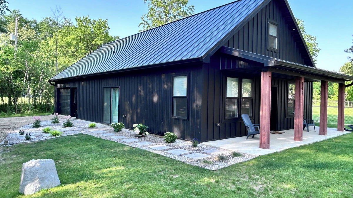 Clarklake Cottage | Charming 3-bedroom cottage in wonderful Clarklake with lake access and fire pit.