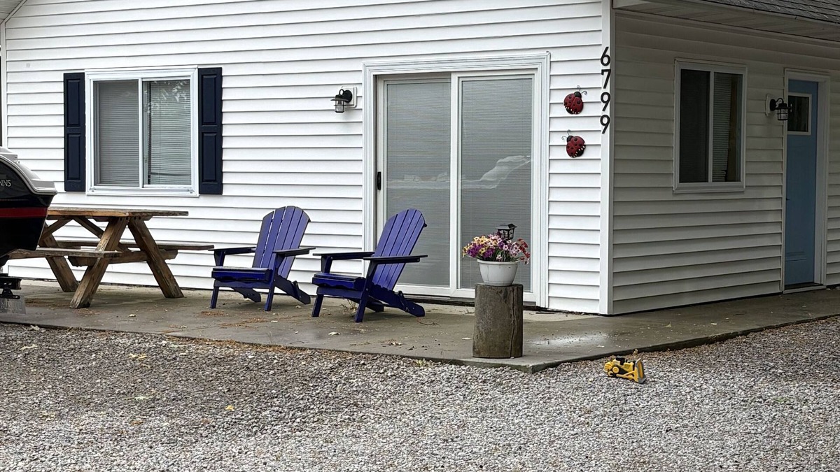 Lake City Cottage | Charming 3-bedroom cottage in Lake City with AC, WiFi with lake access