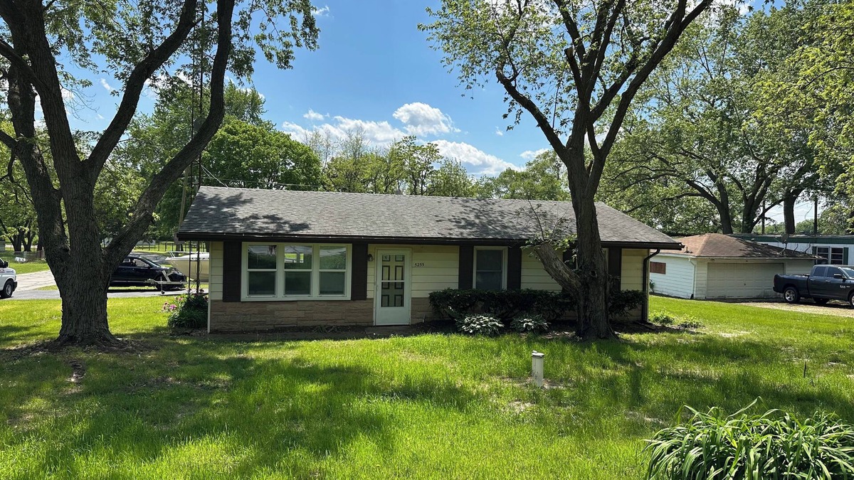 Morris House | Charming 3-bedroom Corner house in Morris/Minooka