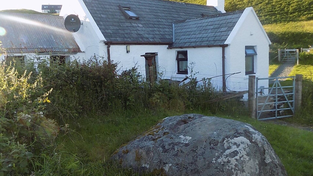 Aird of Sleat Cottage | Charming 3-bedroom cottage in Aird of Sleat with ocean-view and WiFi