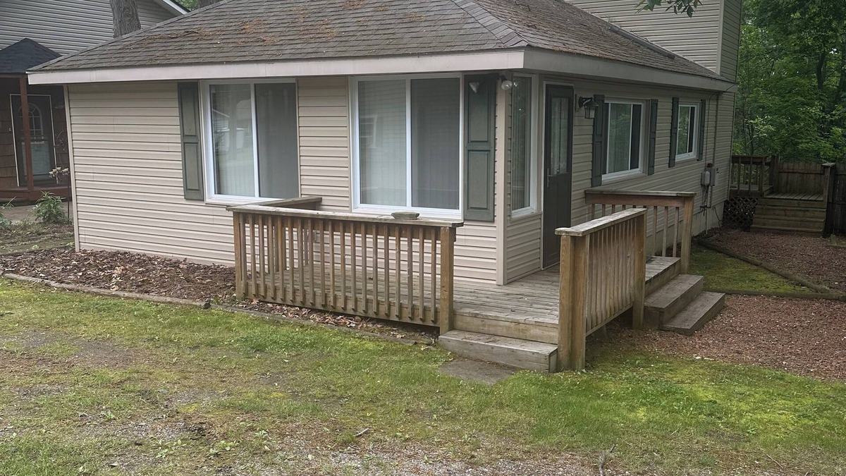 Brooklyn Cottage | Charming 3-bedroom cottage with WiFi and AC in welcoming Brooklyn