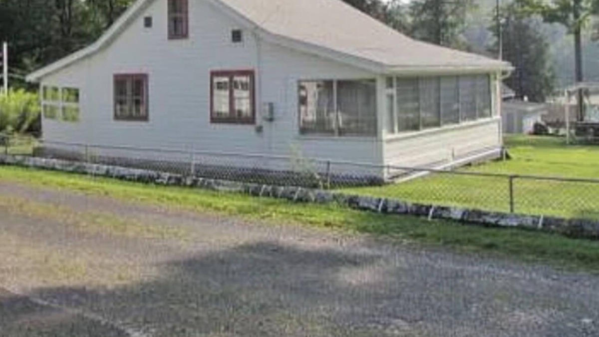 Windsor Cottage | Charming 3-bedroom cottage in Windsor.